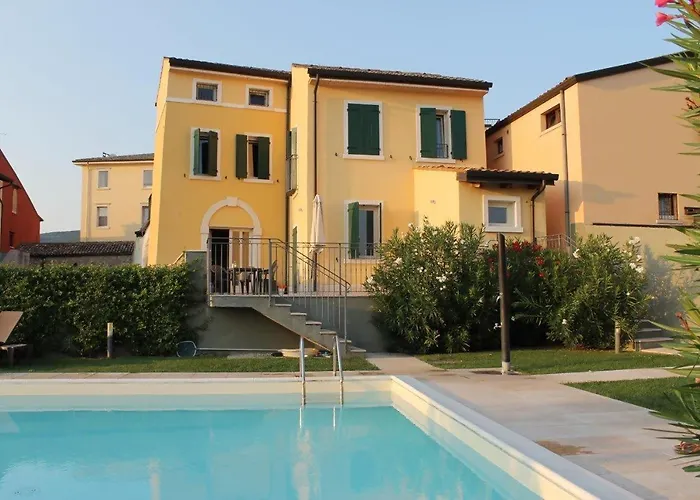 Garda Moon Flats * كوسترمانو